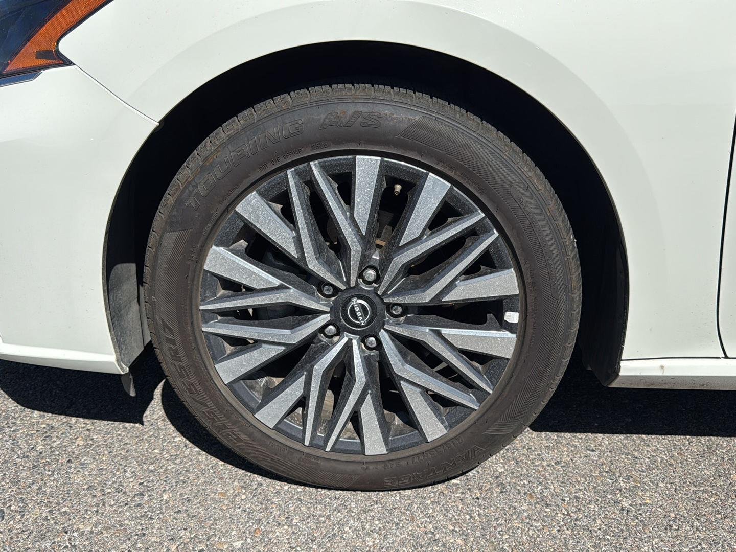 2025 Nissan Altima SV - Photo 17