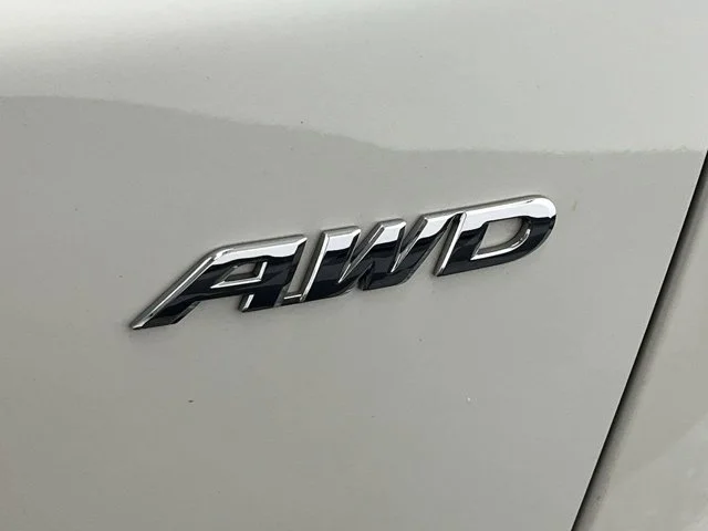 Used 2018 White Diamond Pearl Honda EX-L image 31