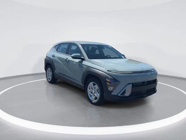 Used 2027 Green Hyundai SE image 2