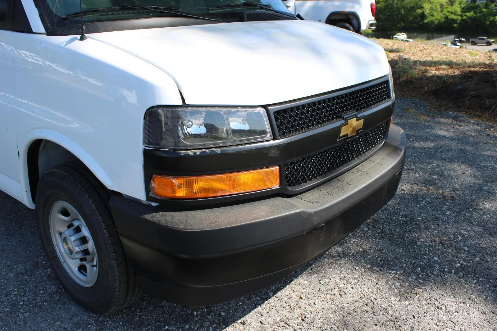 New 2026 Summit White Chevrolet WT image 5