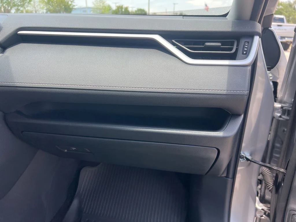 Used 2025  Toyota XLE image 57