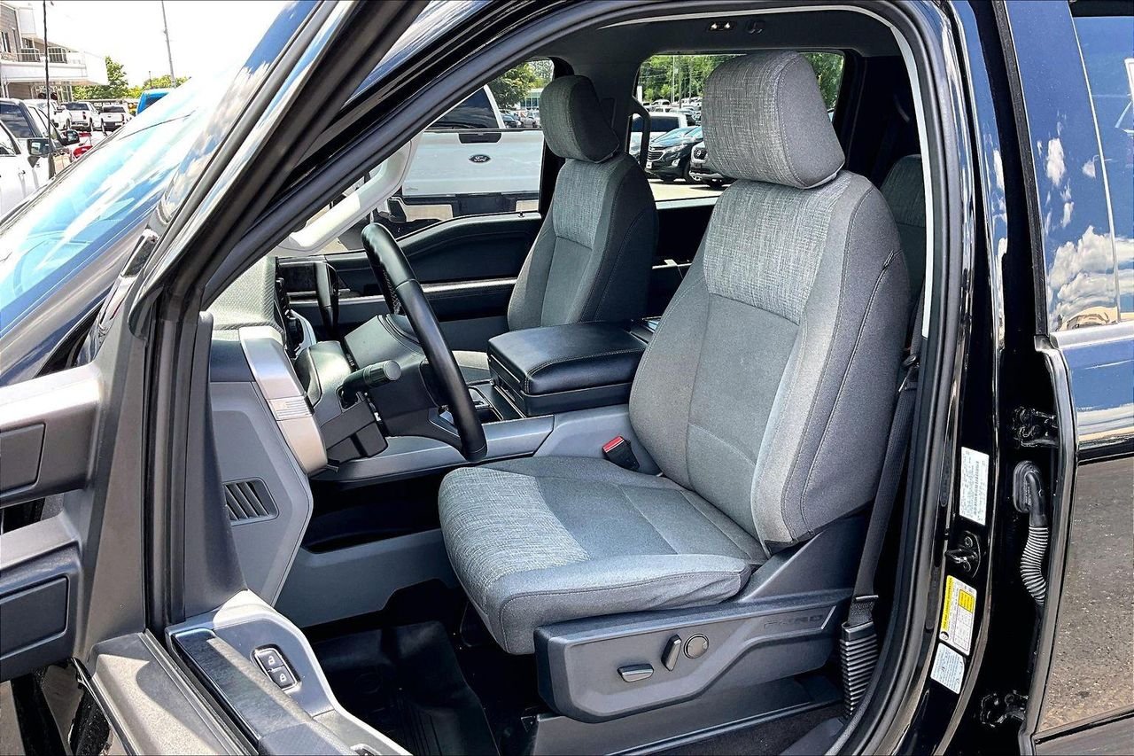 Used 2023 Agate Black Metallic Ford XLT image 24