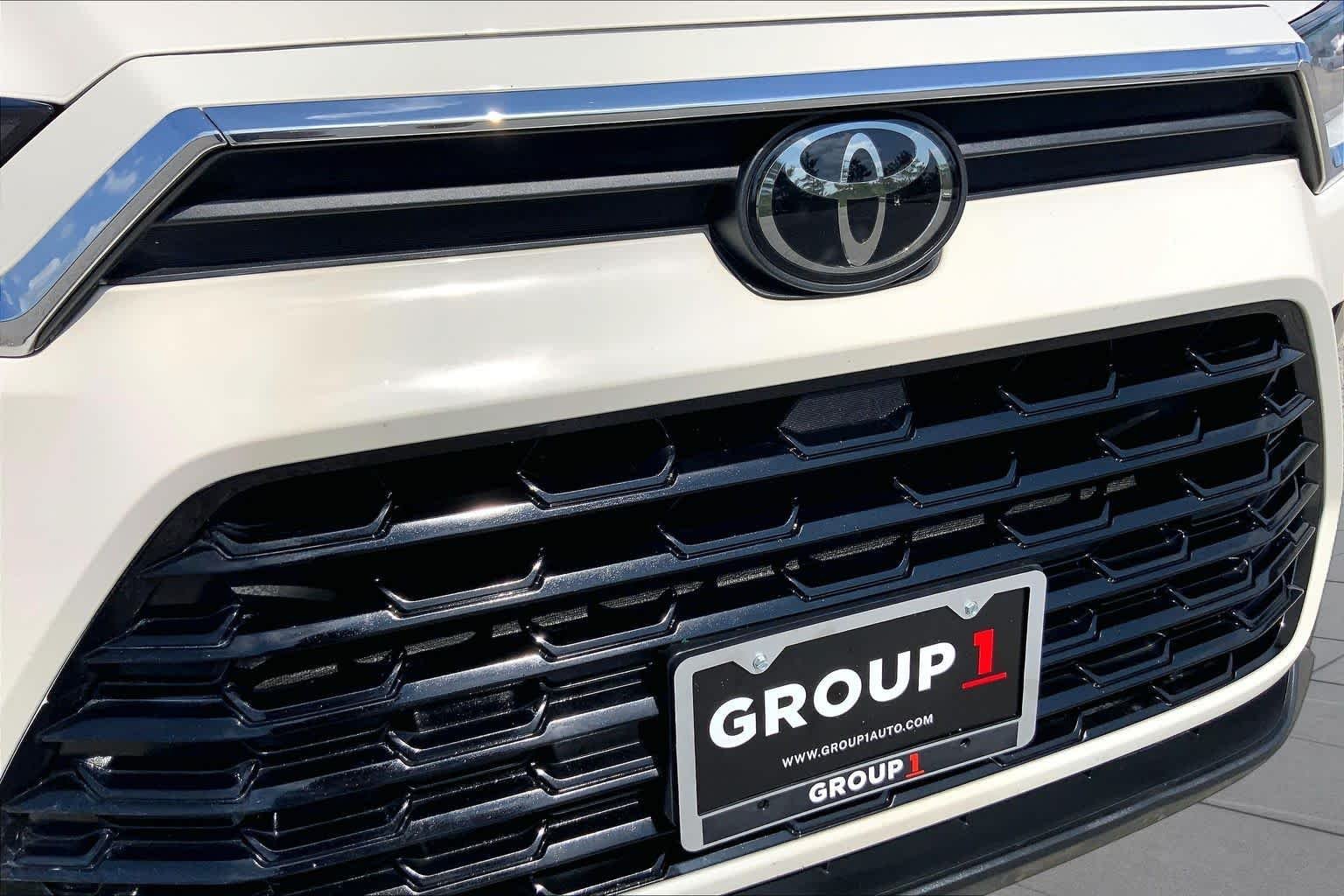Used 2024 Coastal Cream Toyota XLE image 29
