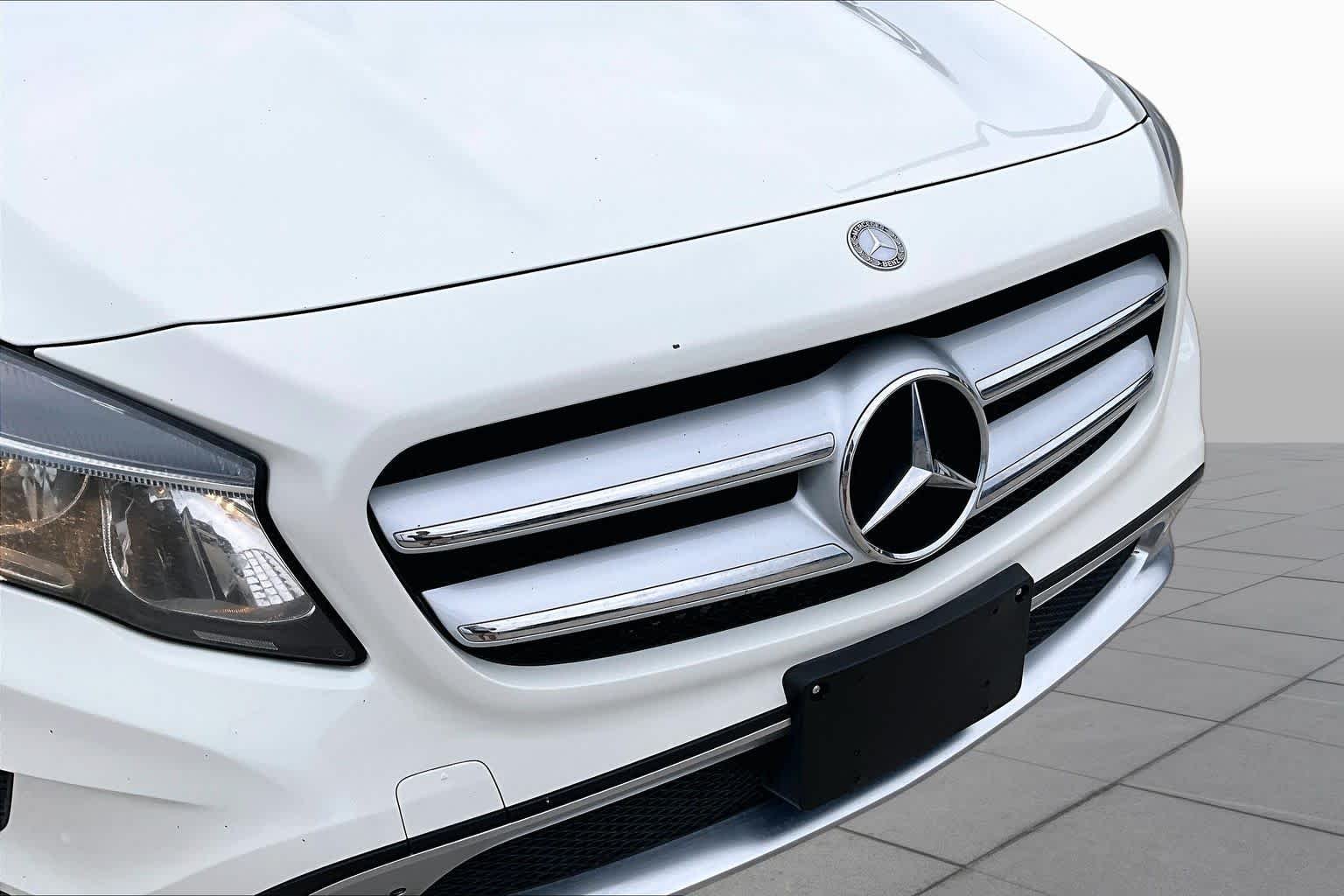 Used 2017 Cirrus White Mercedes-Benz GLA 250 image 29