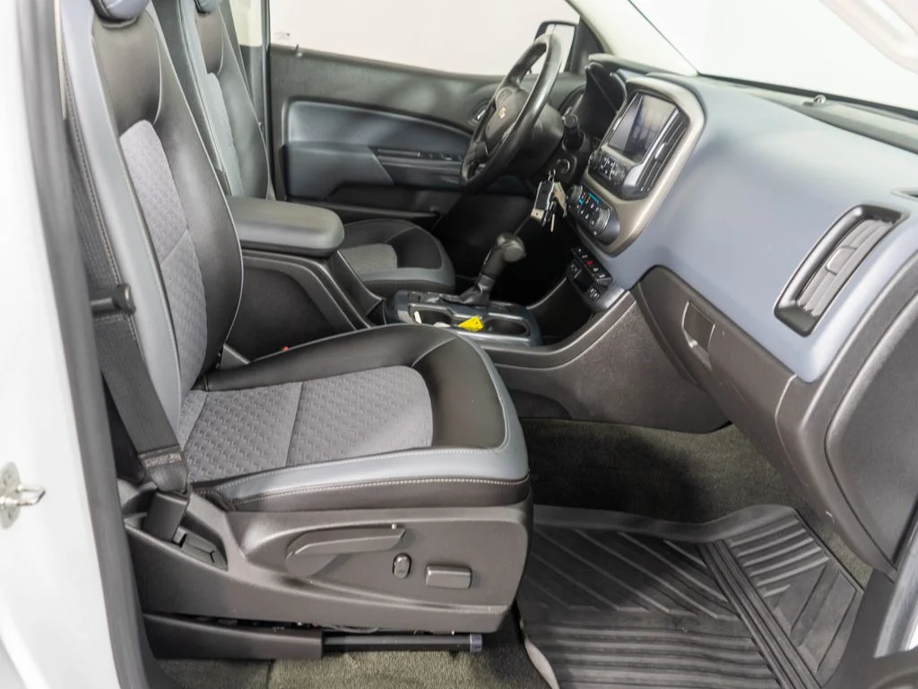 Used 2015 White Chevrolet Z71 image 8