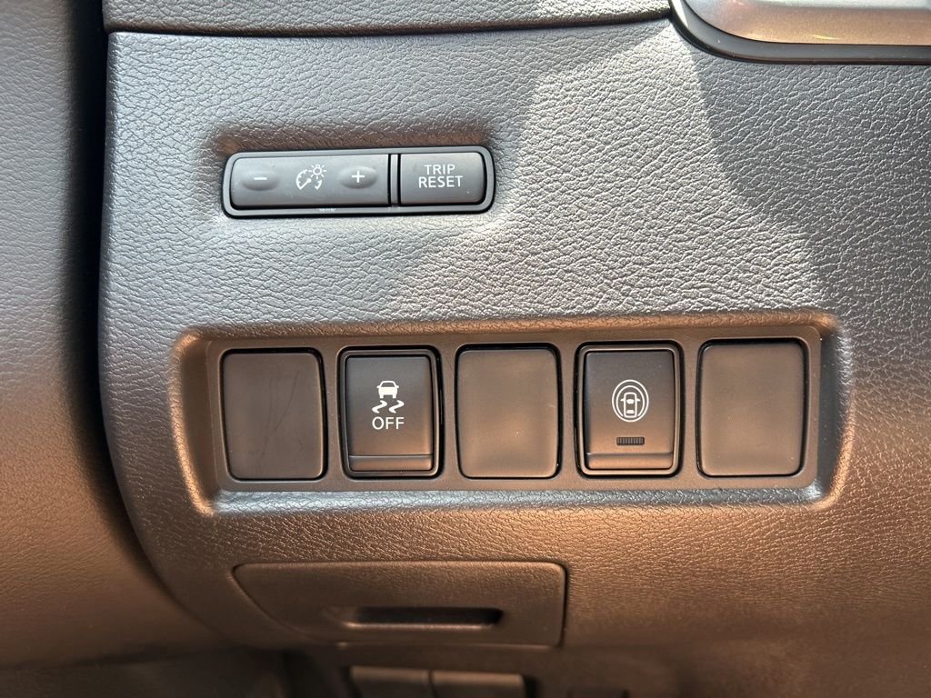 Used 2024 White Nissan SV image 31