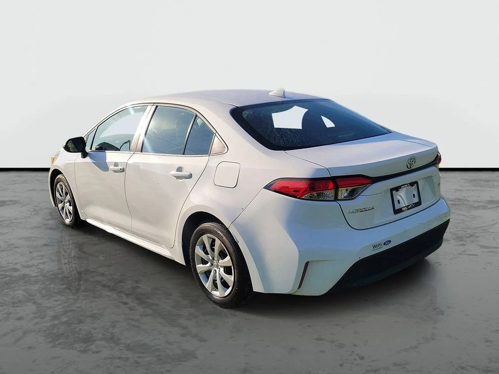 Used 2024 Ice Toyota LE image 3