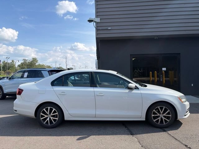 Used 2017 Volkswagen Jetta SE with VIN 3VWDB7AJXHM364413 for sale in Whitehall, OH