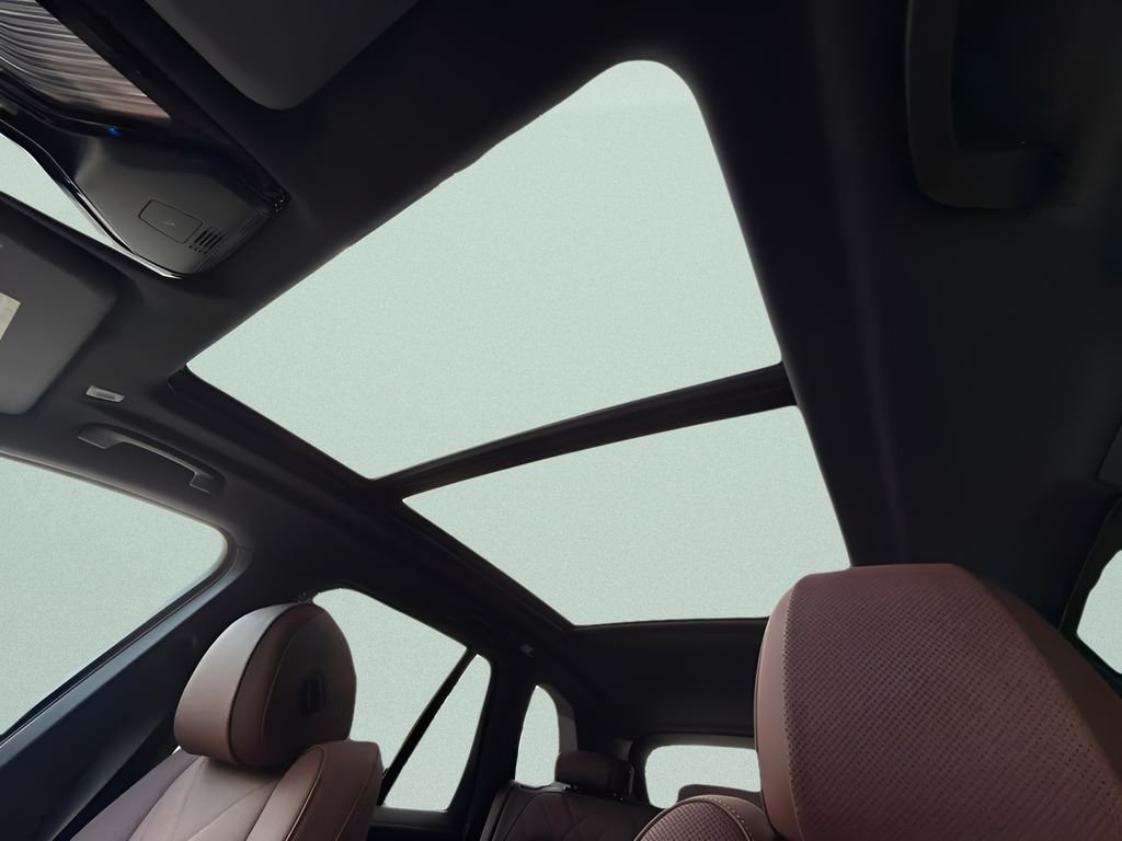 New 2026 Manhattan Green Metallic BMW xDrive50e image 20