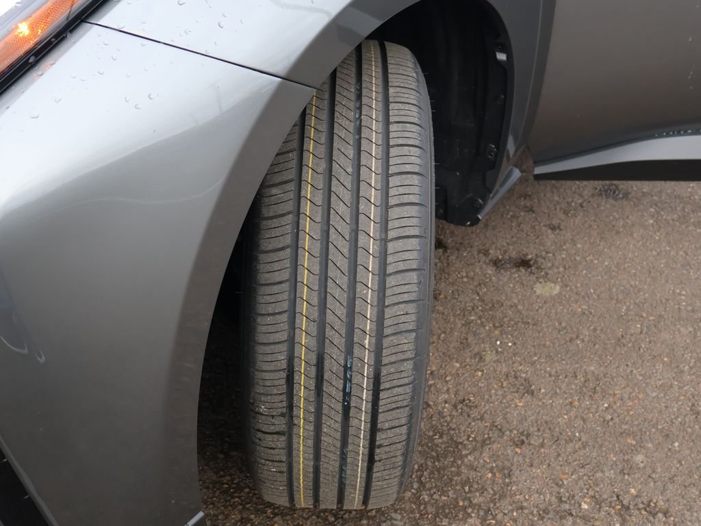 2026 Toyota bZ XLE - Photo 33