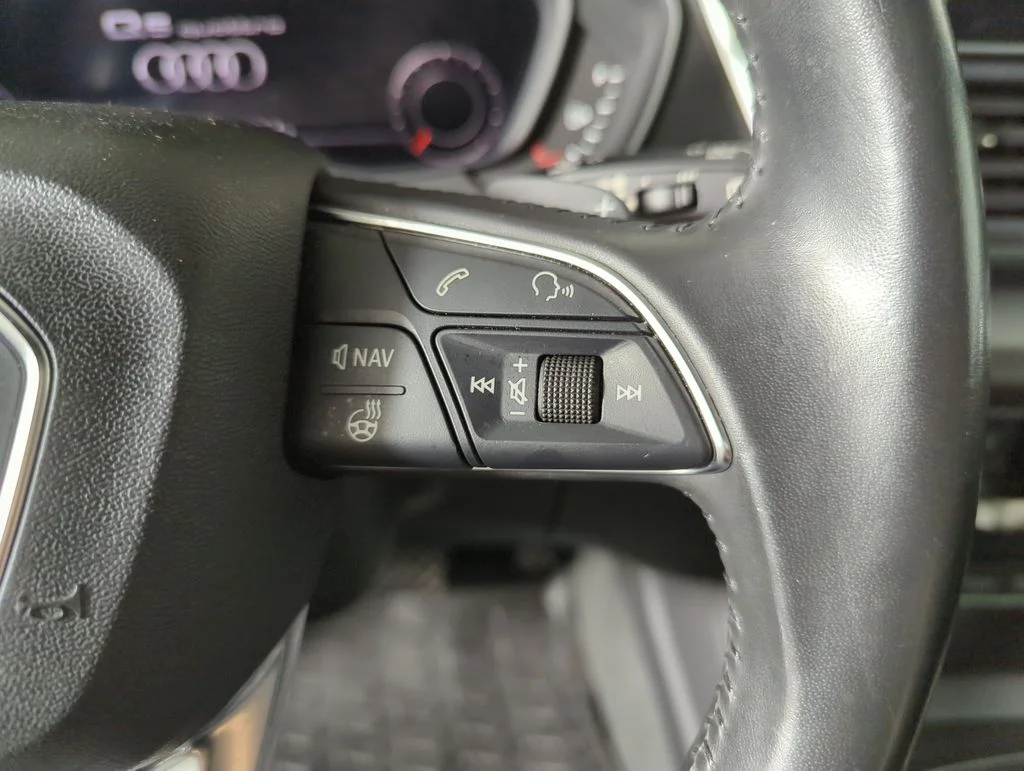 Used 2020 Moonlight Blue Audi Premium Plus image 28