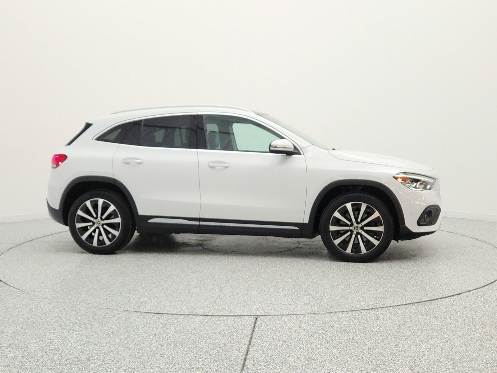 Used 2021 Digital White Metallic Mercedes-Benz GLA 250 4MATIC® SUV image 4
