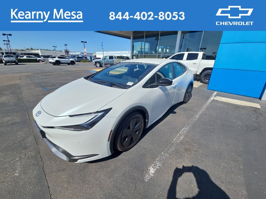 Used 2025 Pearl Toyota SE image 1
