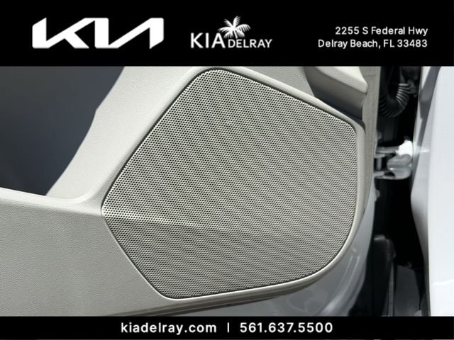 Used 2020 White Cadillac Luxury image 16