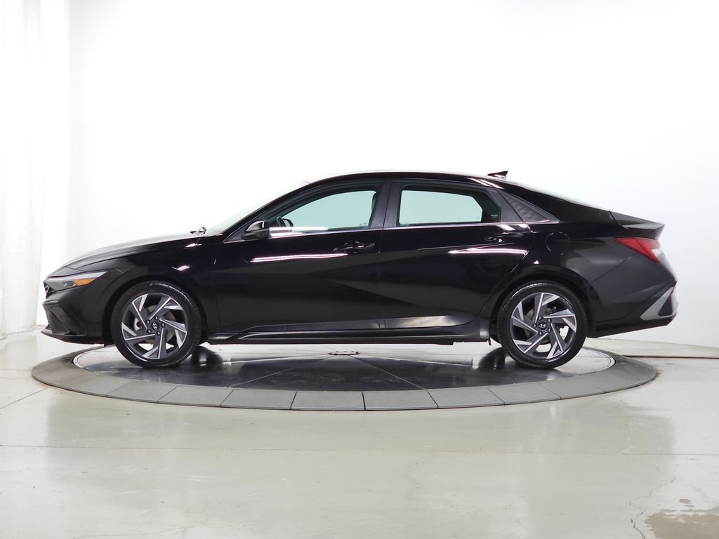 2024 Hyundai Elantra Limited - Photo 5