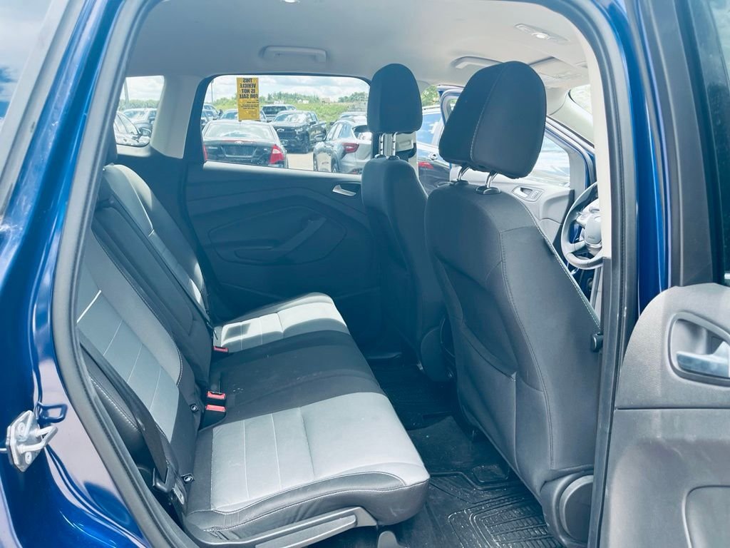 Used 2014 Blue Ford SE image 21