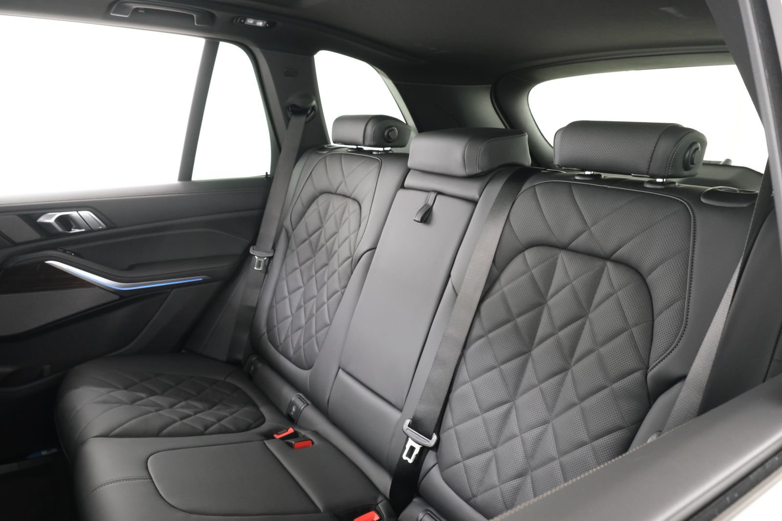 New 2026 Black Sapphire Metallic BMW xDrive40i image 54
