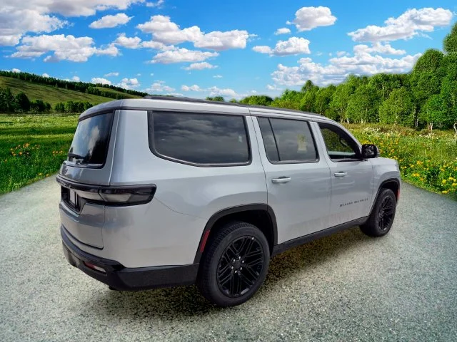 New 2026 Silver-Zynith Exterior Paint Jeep Limited Reserve image 7