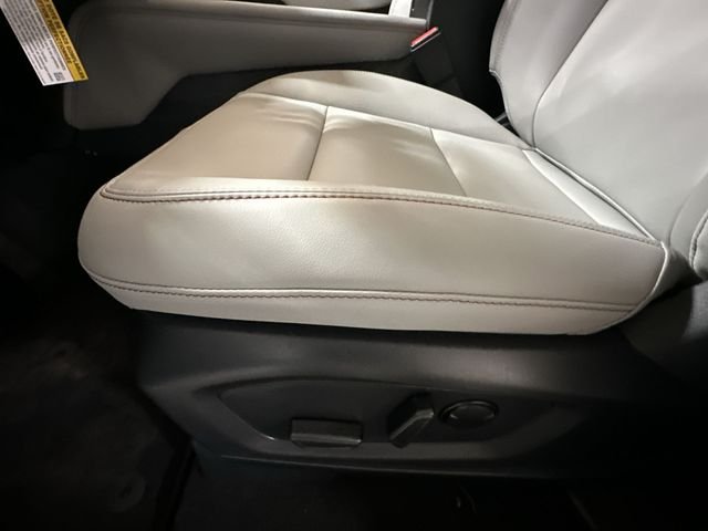 New 2026 Star White Metallic Tri-Coat Ford Active image 18