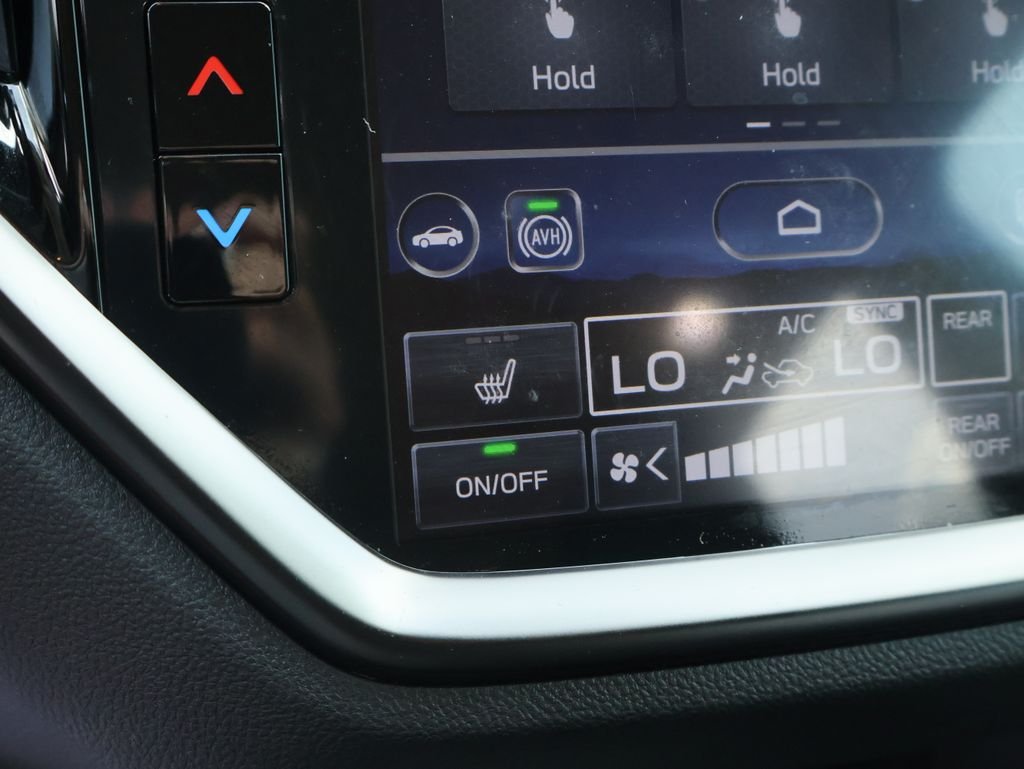 Used 2024 White Subaru Onyx Edition image 41