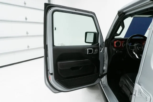 Used 2022 Silver Zynith Clearcoat Jeep Unlimited Rubicon image 16