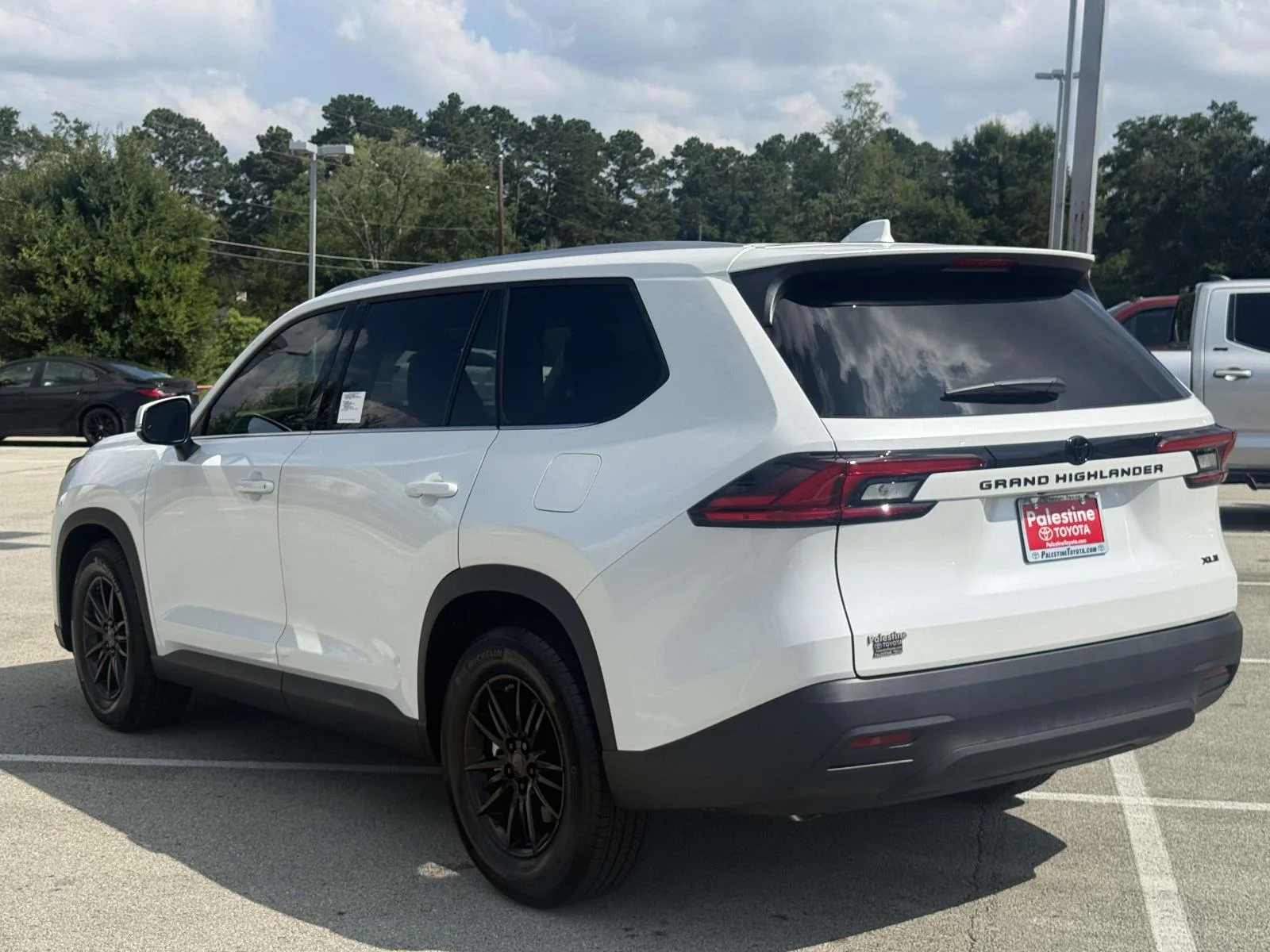 New 2026 Wind Chill Pearl Toyota XLE image 4