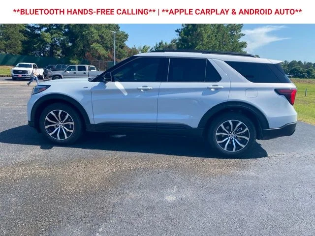 New 2026 Space White Metallic Ford ST-Line image 5