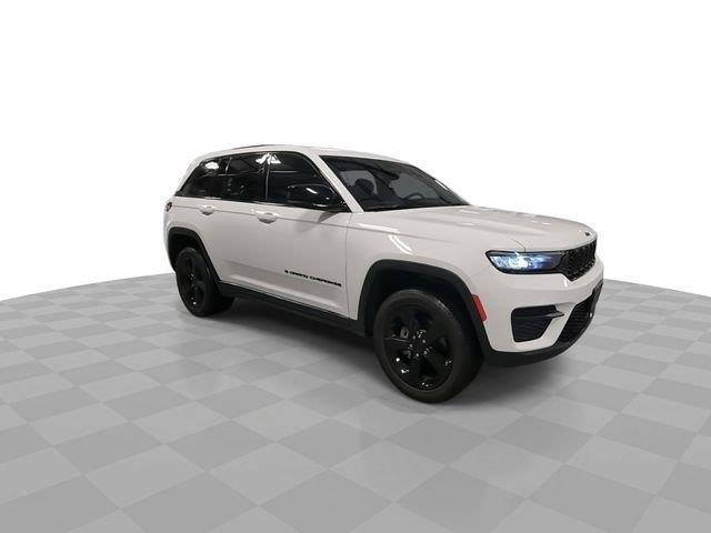 Used 2023 White Jeep Altitude image 2