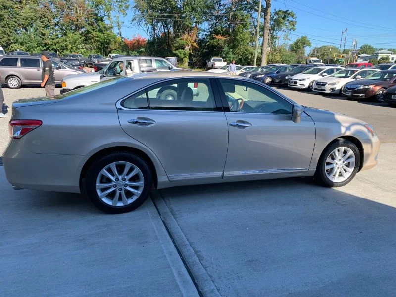 Used 2011 Gold Lexus ES 350 Sedan 4D image 20