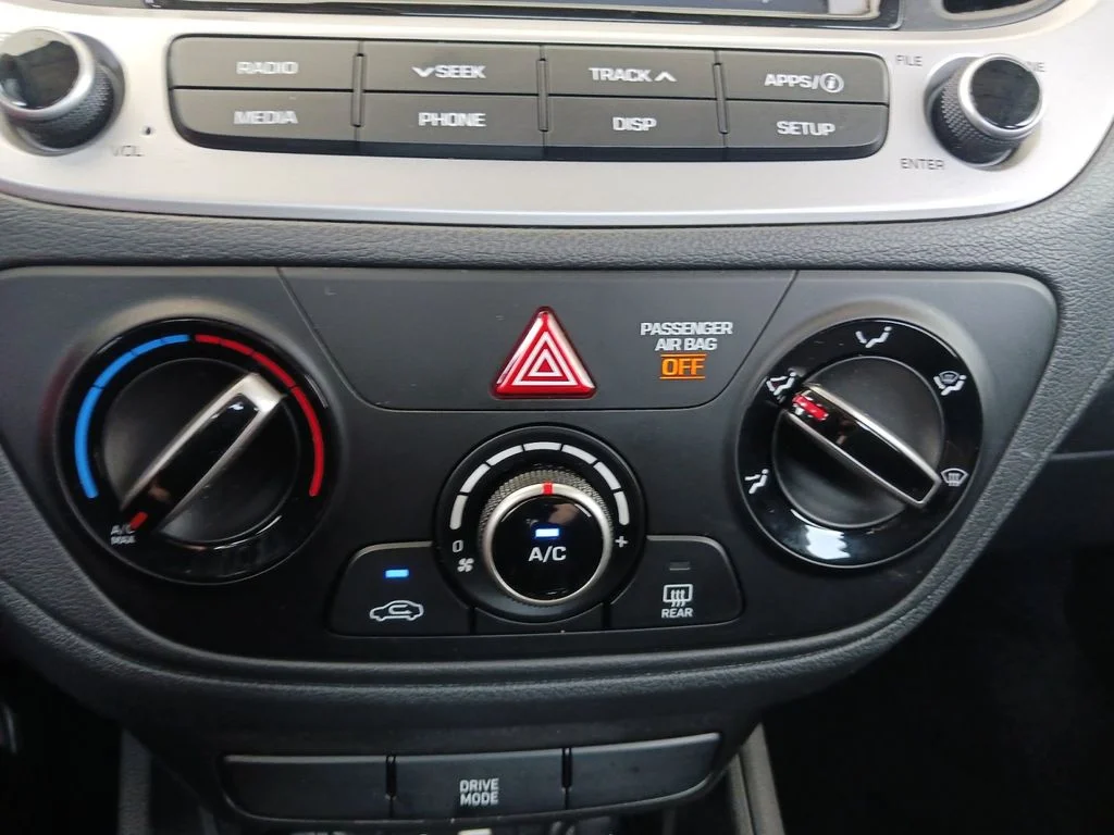 Used 2022 Silver Hyundai SEL image 22