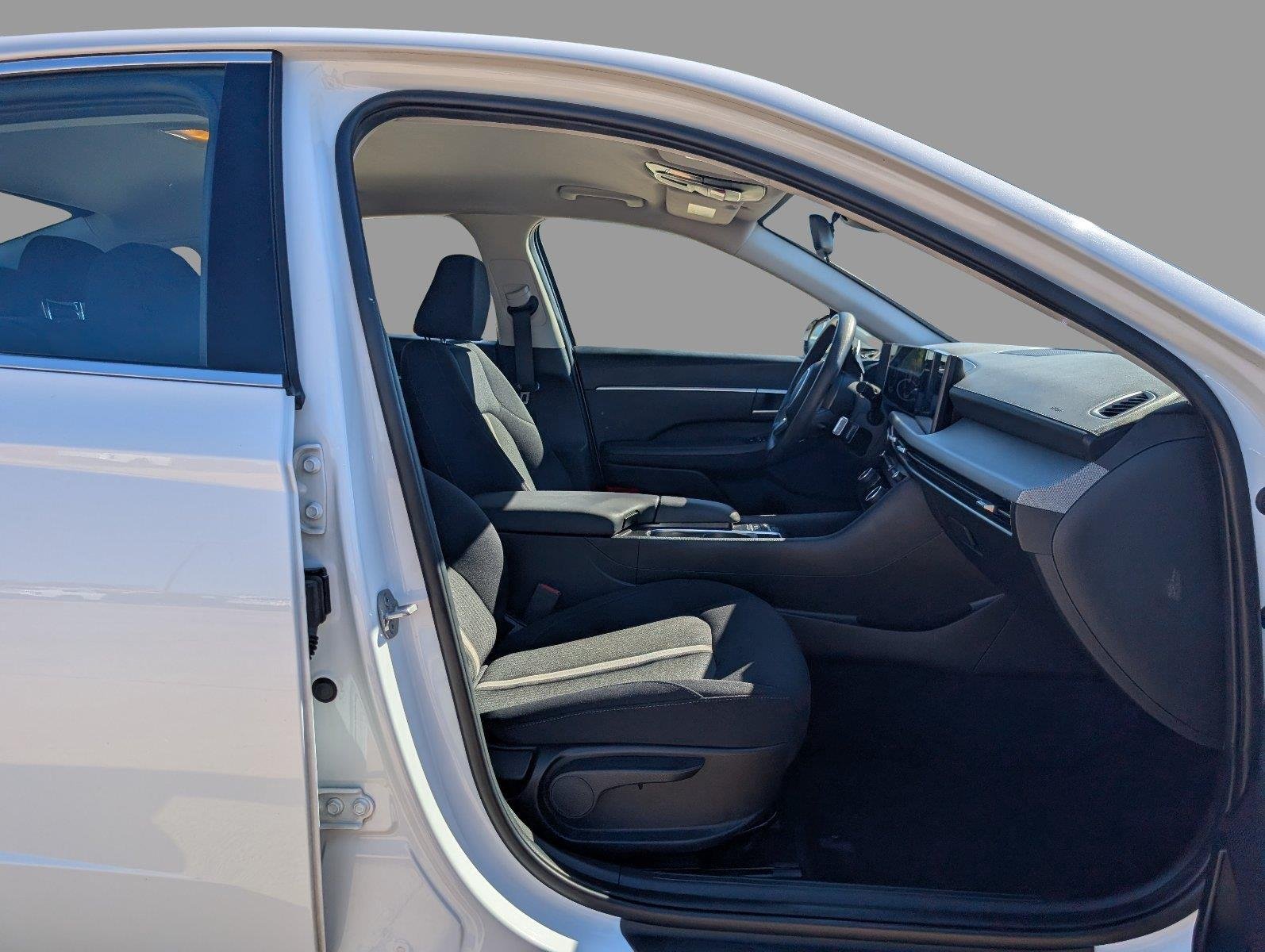 Used 2025 Serenity White Hyundai SEL image 21
