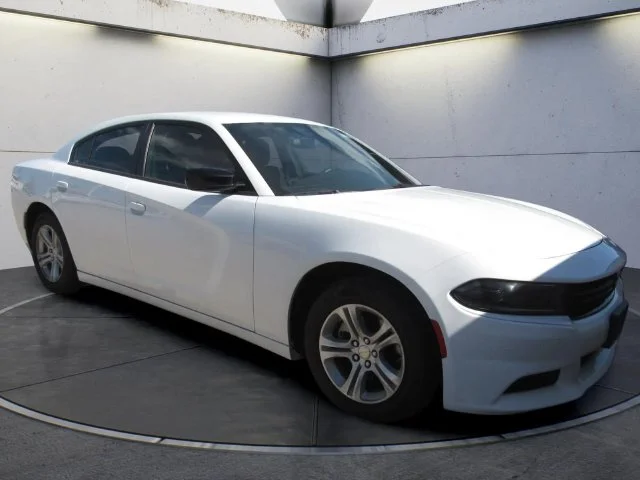 Used 2023 White Dodge SXT image 2
