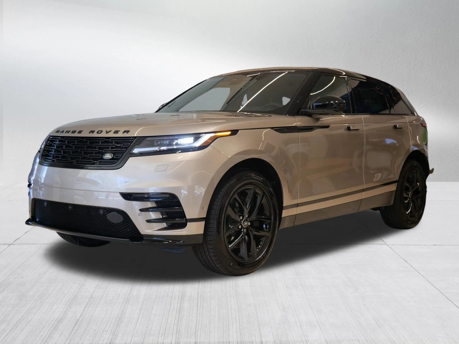 2026 Land Rover Range Rover Velar P250 Dynamic SE's photo
