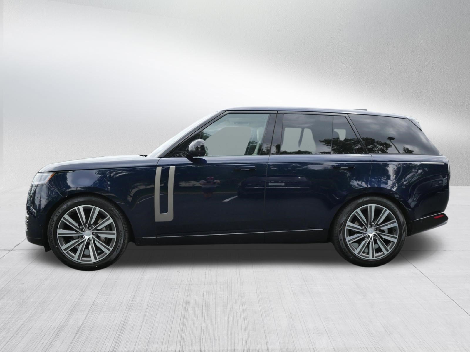 Used 2023 Portofino Blue Metallic Land Rover SE image 2