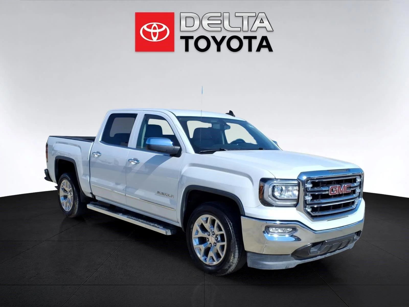Used 2017 White Frost Tricoat GMC SLT image 7