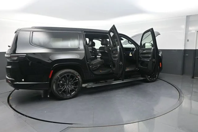 New 2026 High Gloss Black Exterior Paint Jeep Summit Reserve image 41