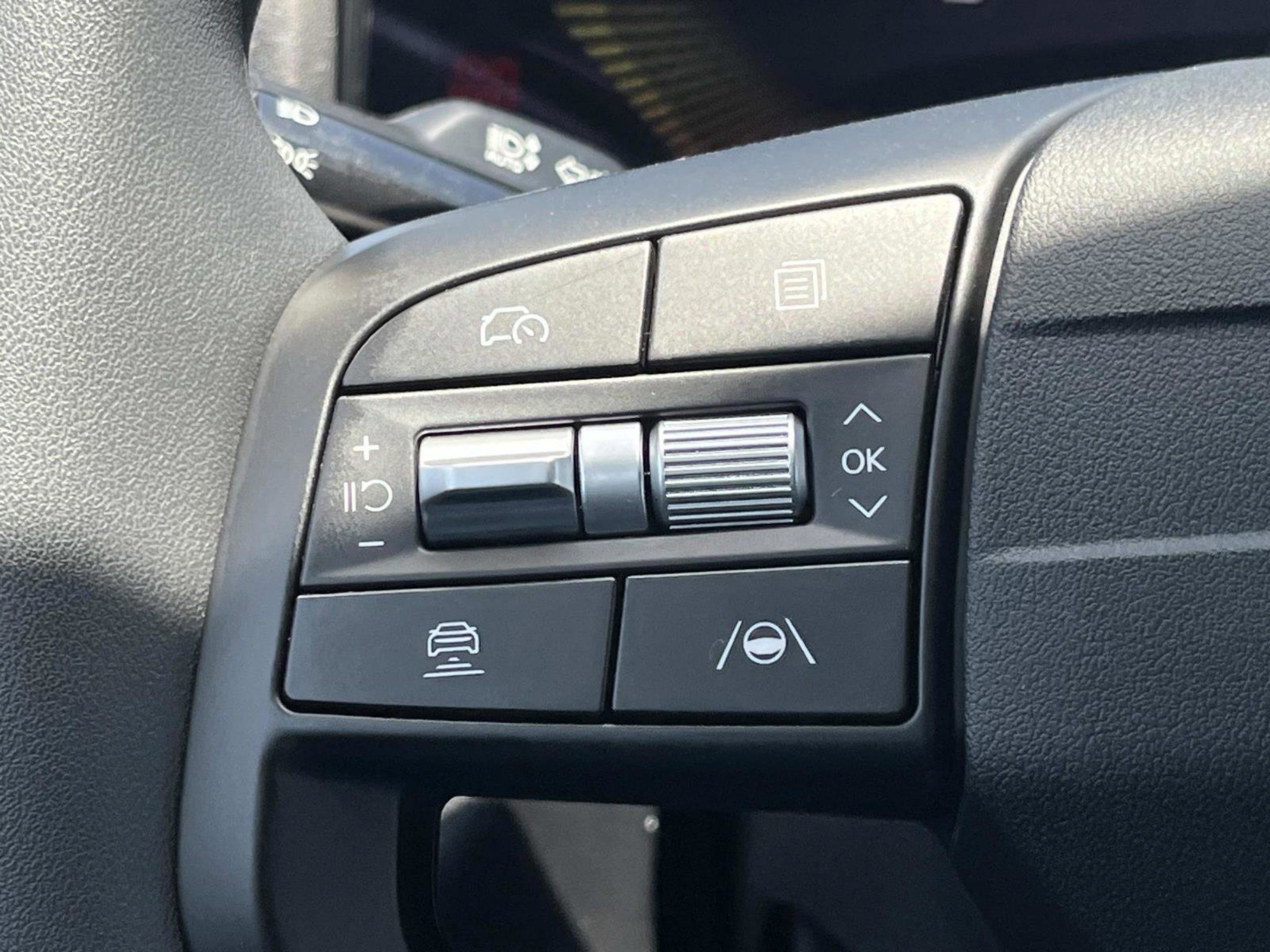 New 2026 Snow White Pearl Kia LX image 23