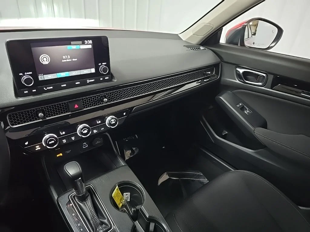 Used 2024  Honda EX image 27
