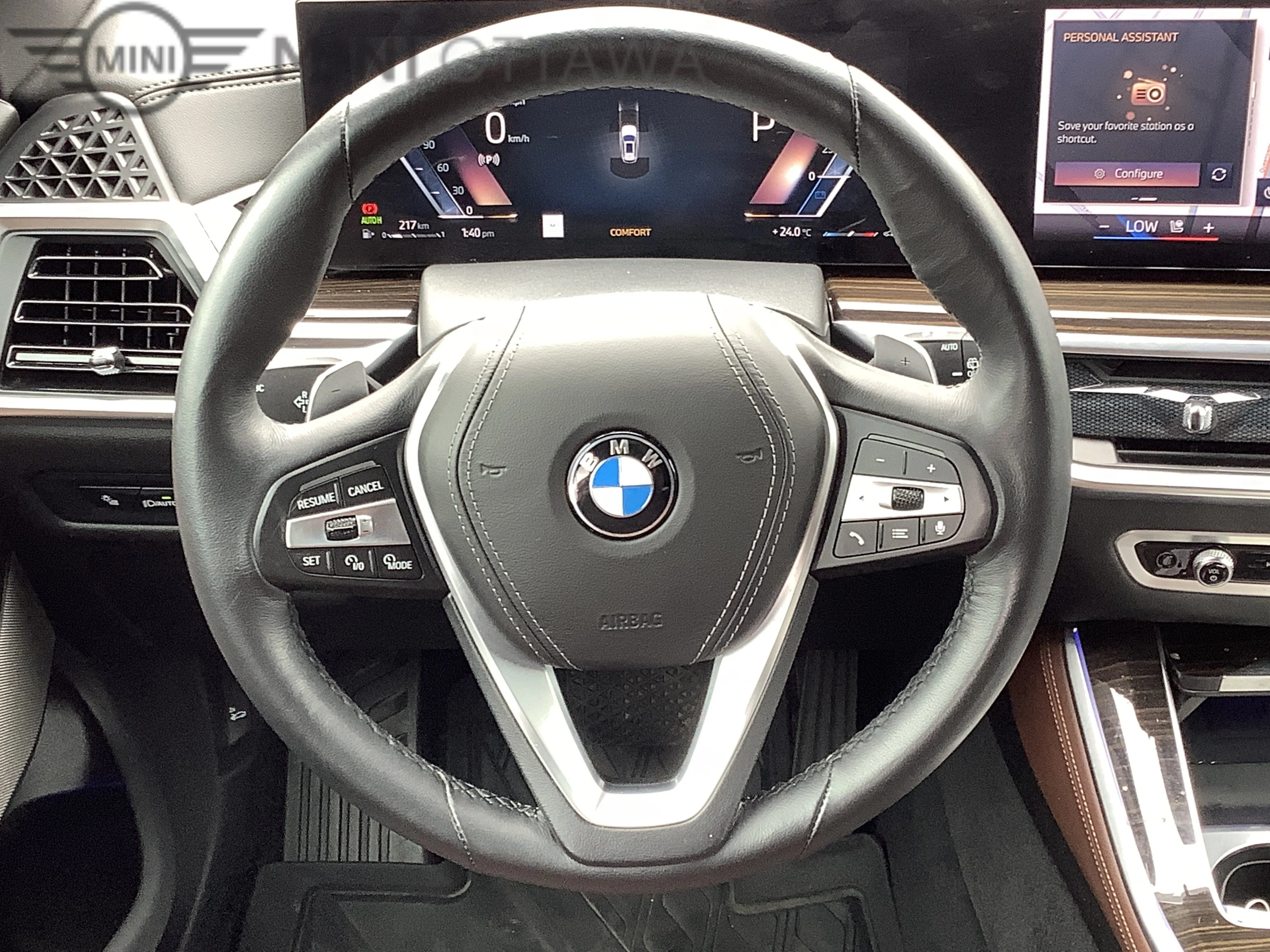 Used 2024  BMW xDrive40i image 11