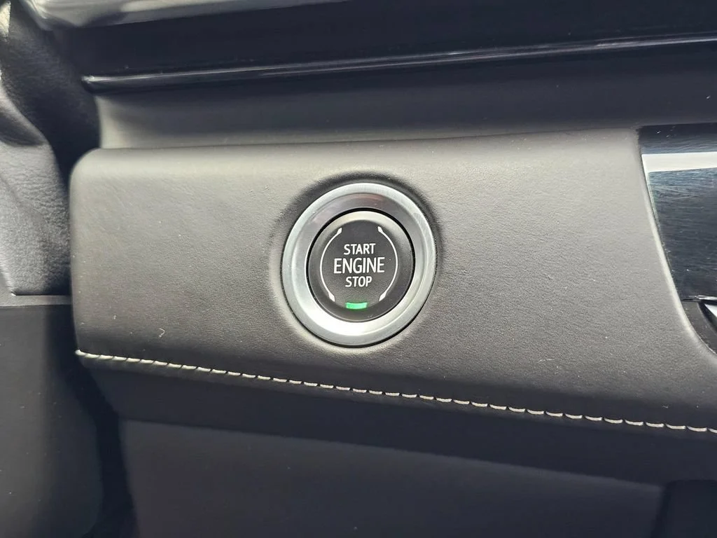 Used 2021 CRYSTAL WHITE TRICOAT Cadillac Sport Platinum image 35