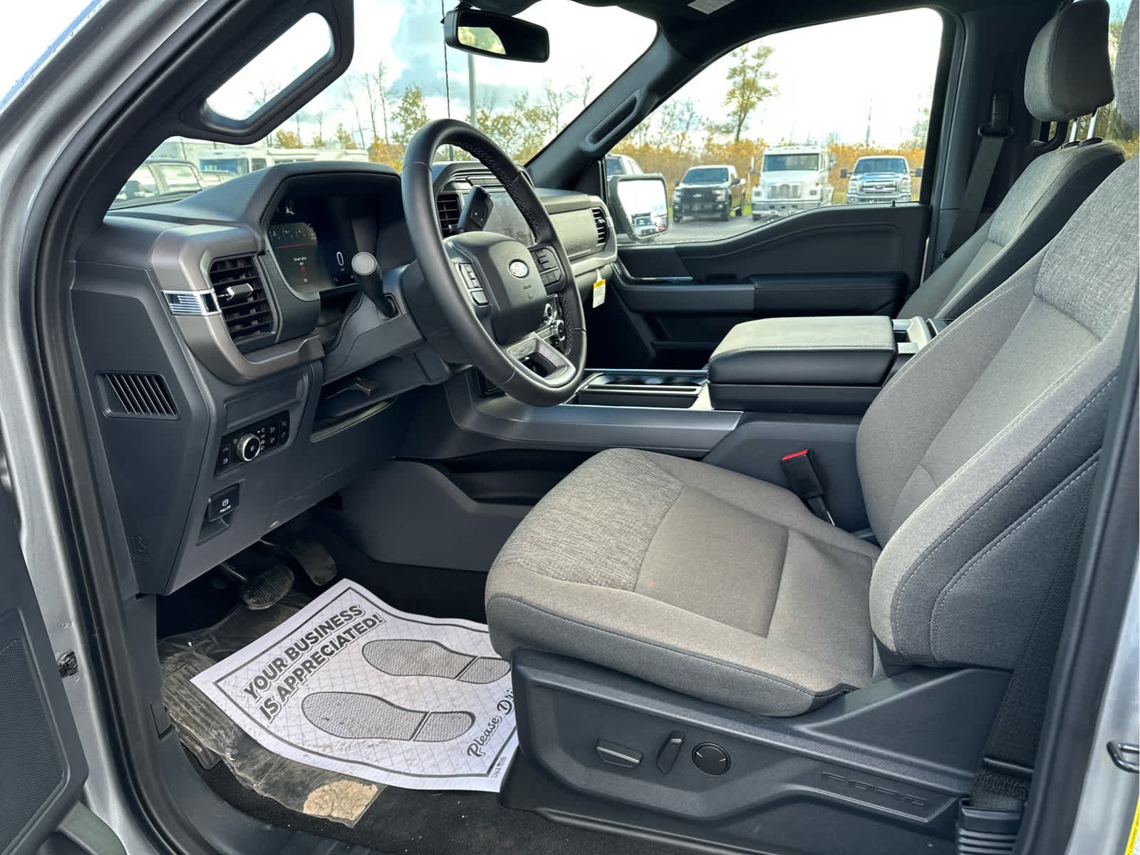 2025 Ford F-150 XLT - Photo 9