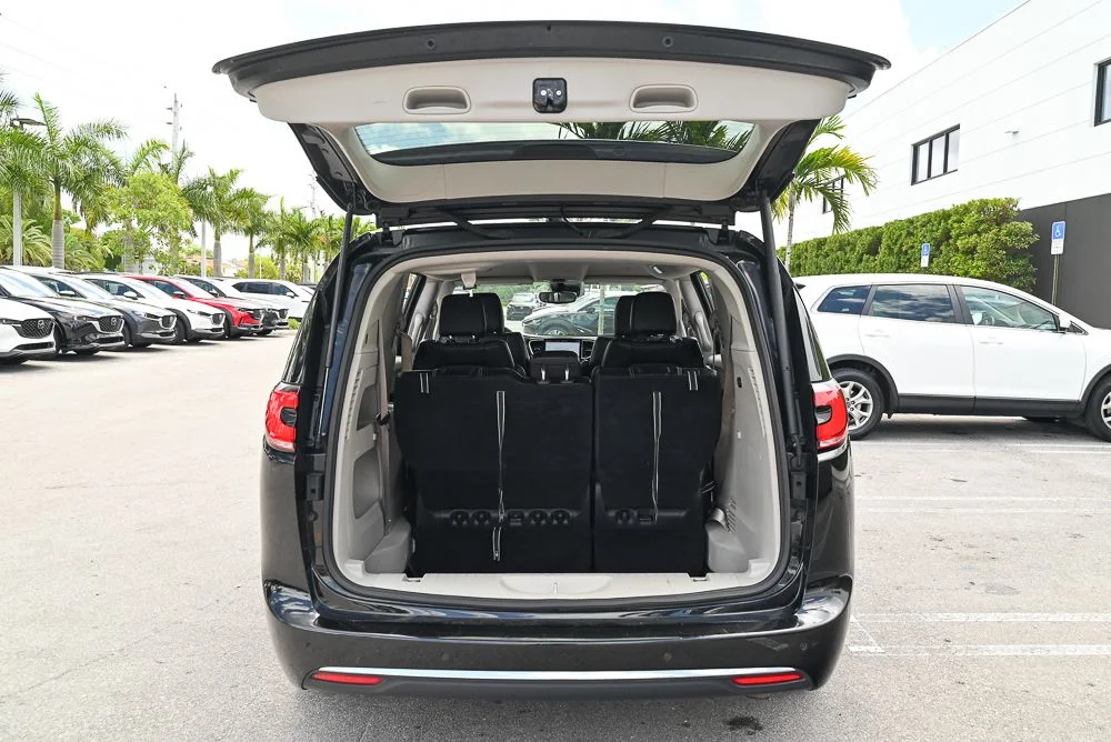 Used 2024 Black Chrysler Touring L image 10