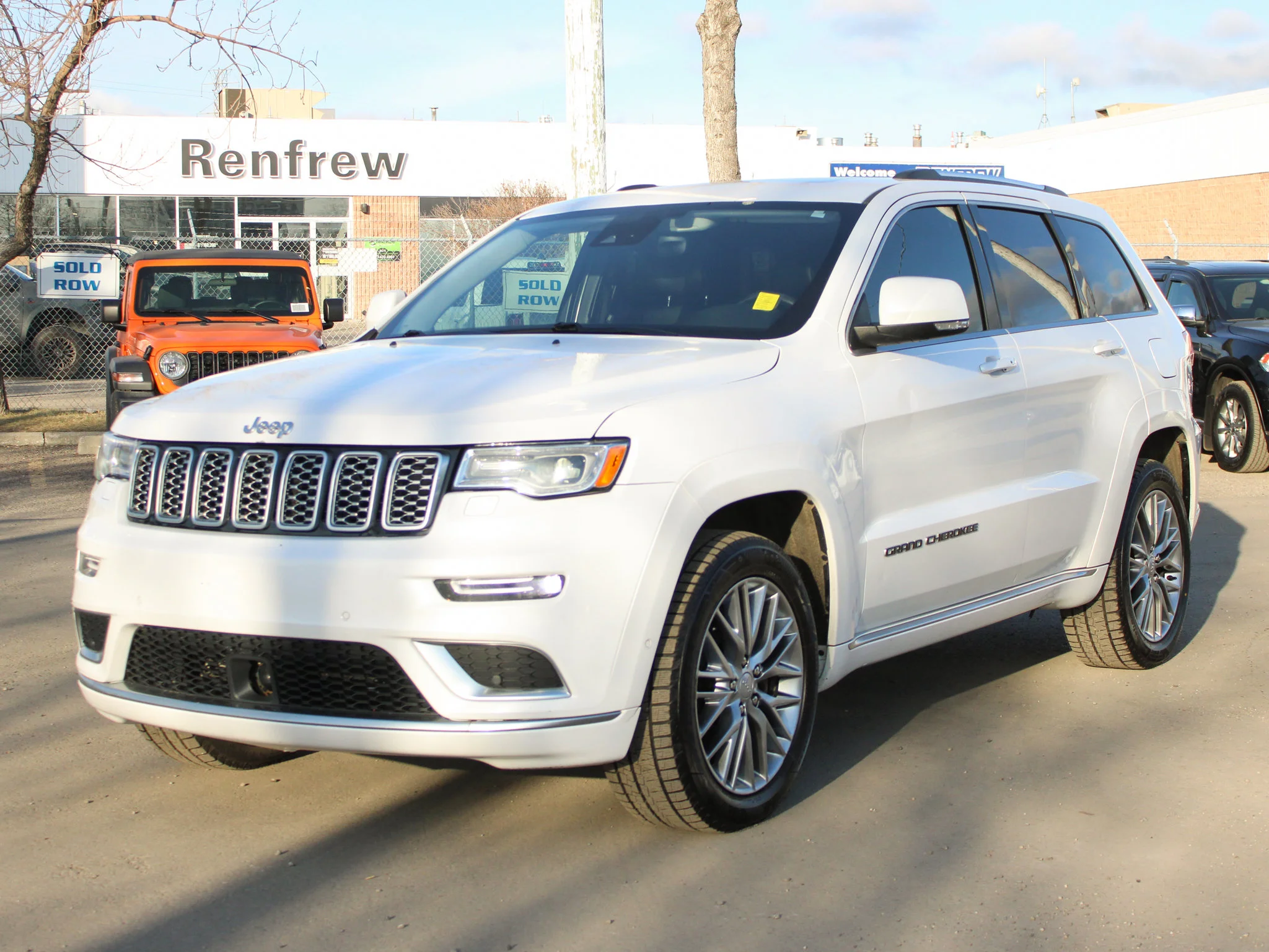 Certified Used 2018 White Jeep Summit * Mechanic Special | Winter Tires | Skid Plates | Harman/Kardon | Adaptive Cruise image 9