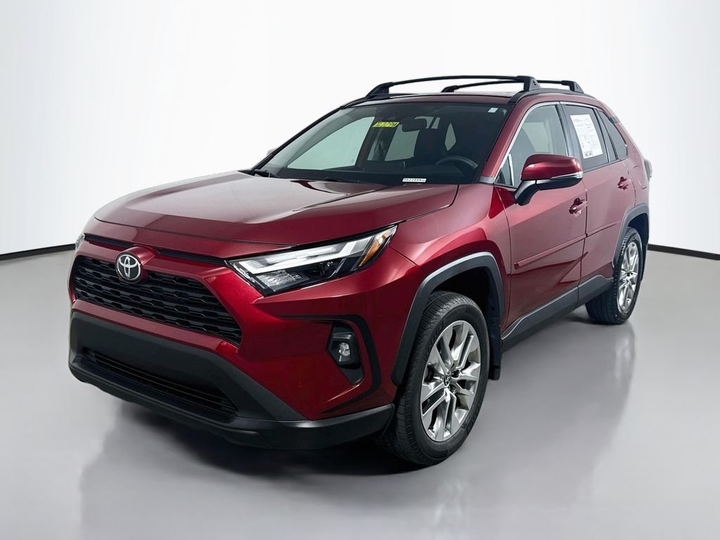 Used 2025 Ruby Flare Pearl Toyota XLE Premium image 3