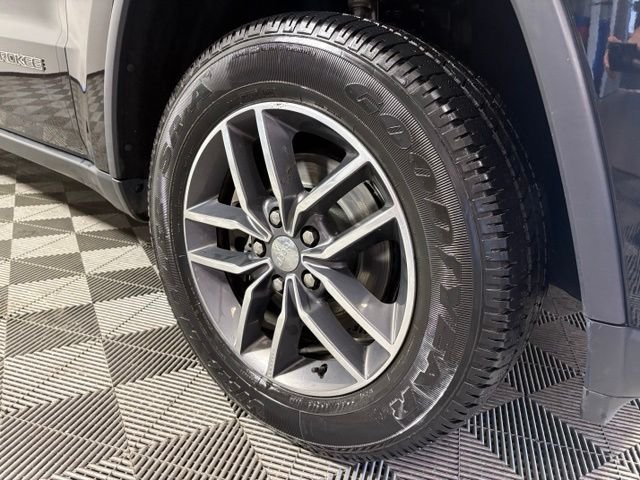 Certified Used 2017 Black Jeep Limited image 10