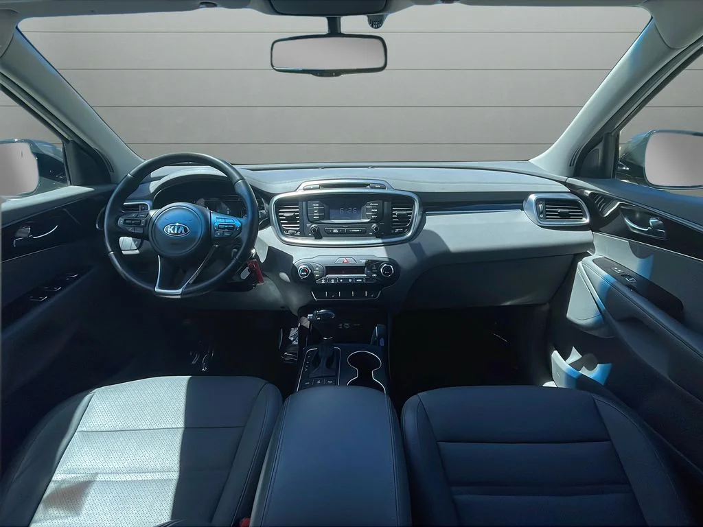 Used 2016 Silver Kia EX image 9