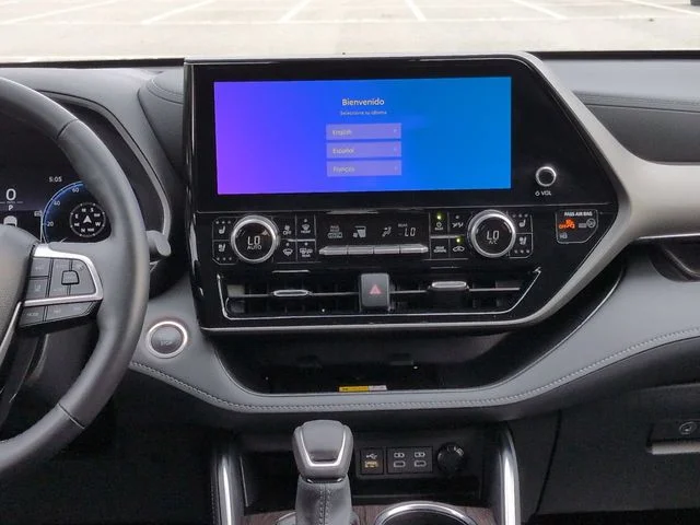 Certified Used 2024  Toyota Limited image 18
