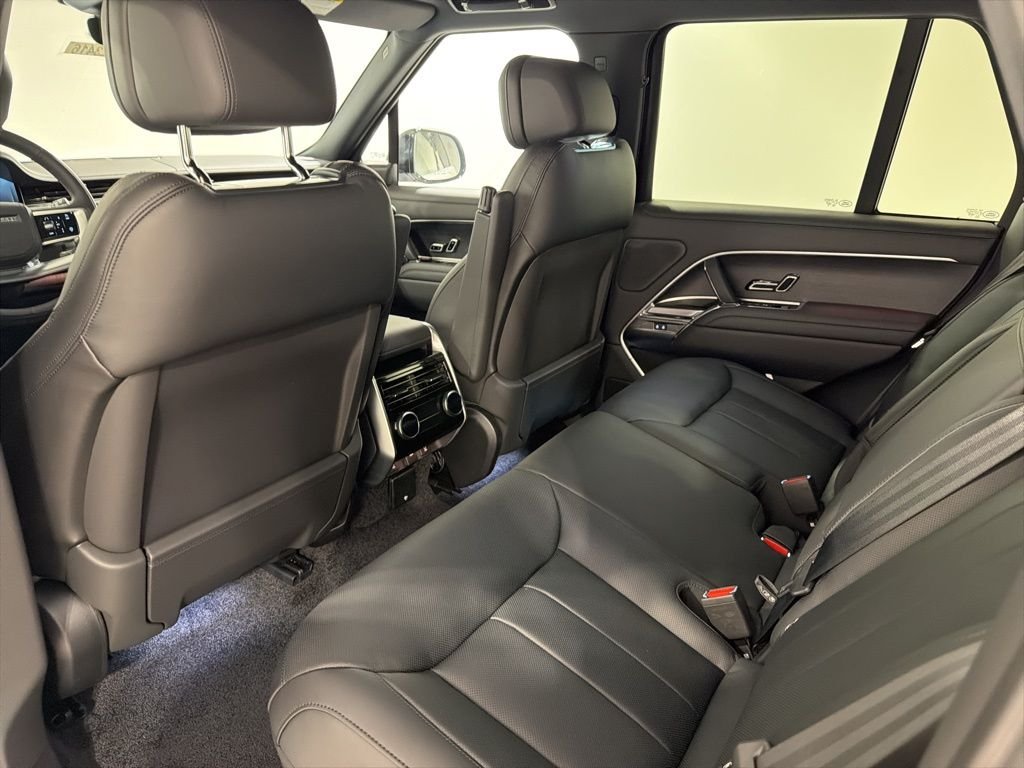 New 2026 Ostuni Pearl White Land Rover SE image 21