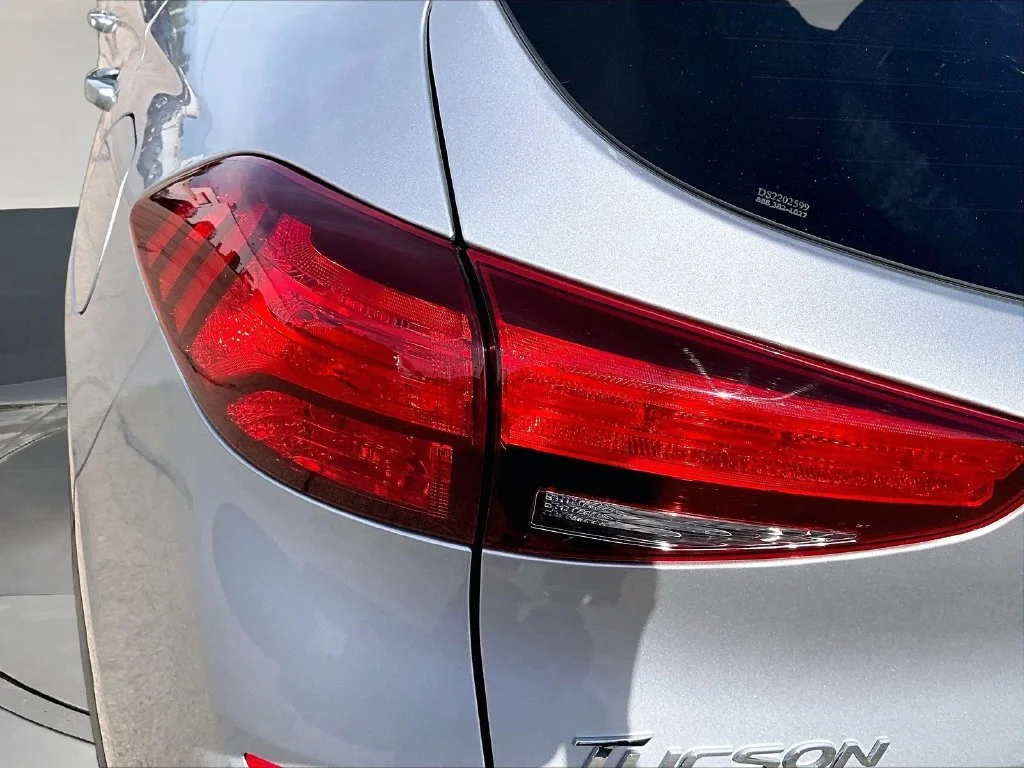 Used 2020 Silver Hyundai SE image 26