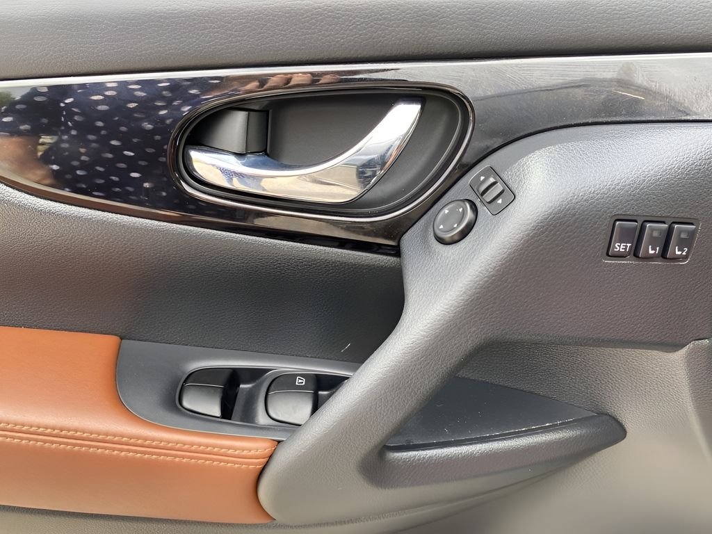 Used 2019 Magnetic Black Pearl Nissan SL image 19